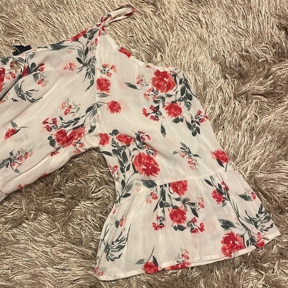 Rayon Crepe Bell Sleeve Cold Shoulder Top - Picture 10 of 13